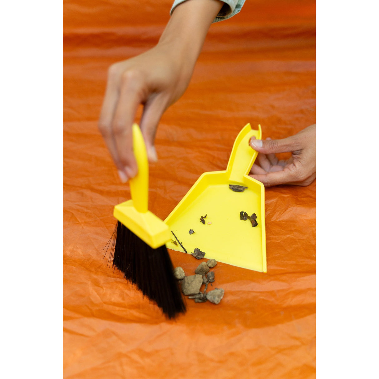 Coghlans - Tent Whisk and Dustpan for Camping