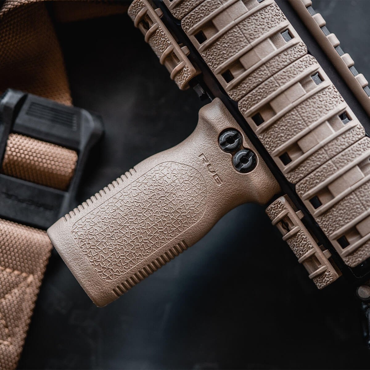 Magpul Industries - RVG Rail Vertical Grip - Flat Dark Earth
