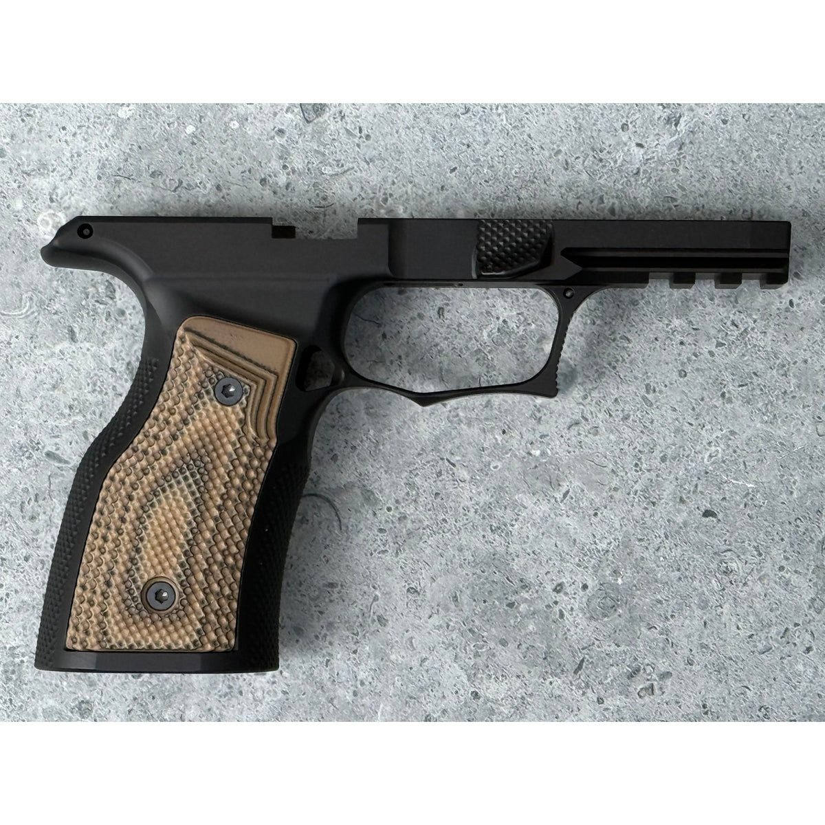 Sharps Bros. - Gen 3 Grip Module for P365 XMacro - Black/Hyena G10