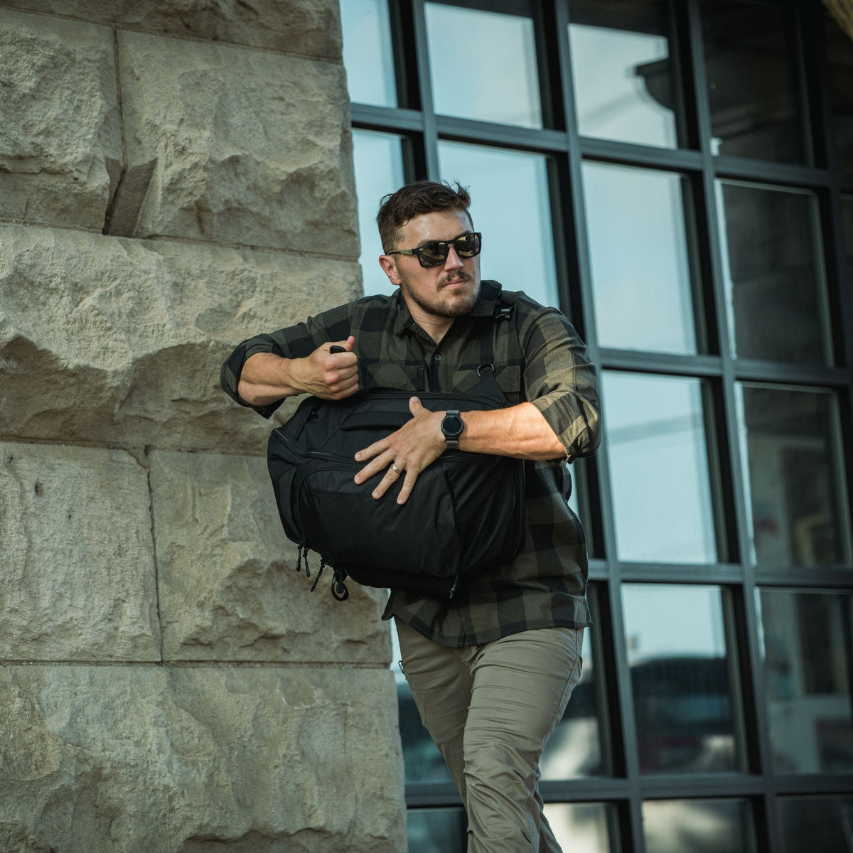 Vertx - Gamut 22L Sling Pack - Black — view 16