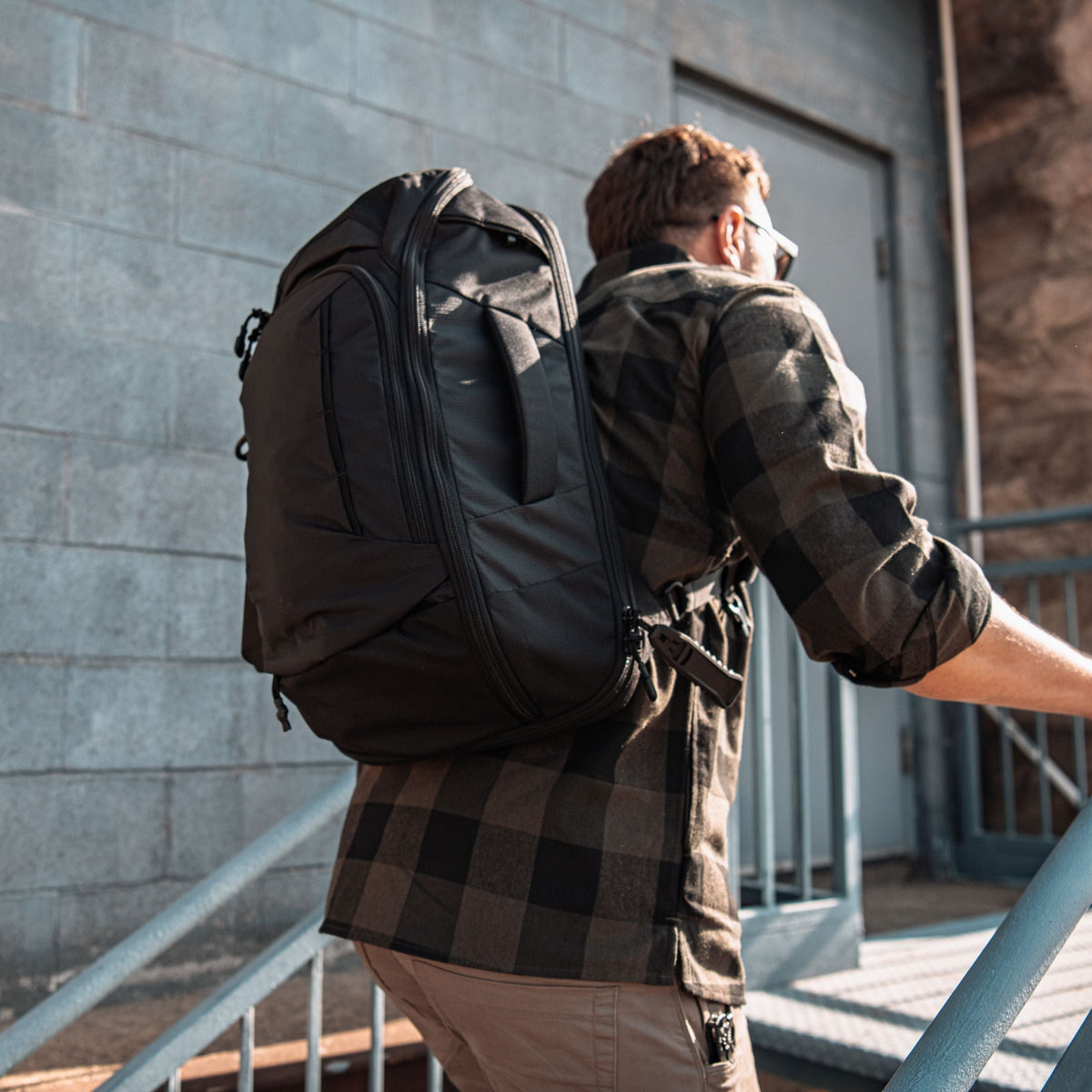 Vertx - Gamut 22L Sling Pack - Black — view 18