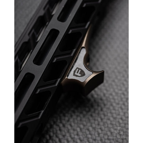 Fortis Manufacturing - SHIFT Reversible Handstop - Carbon Fiber FDE