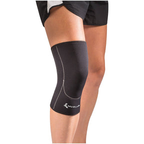 MUELLER - Knee Closed Patella Sleeve Small