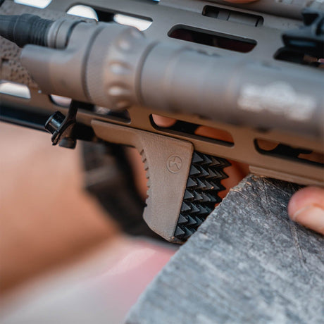 Magpul - Barricade Stop M-LOK Rugged Tactical Accessory - Flat Dark Earth