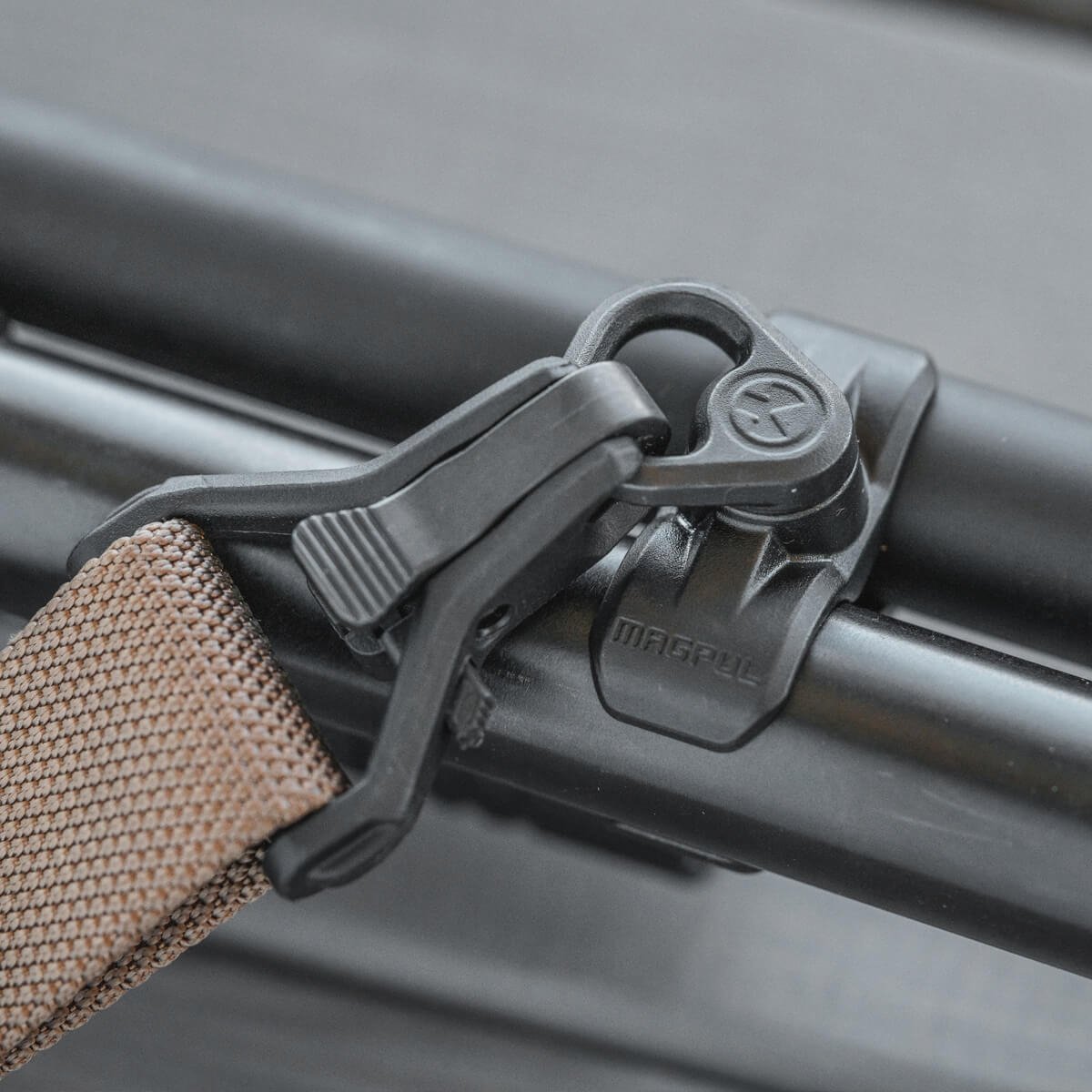 Magpul - Forward Sling Mount Rem® 870 & Mossberg® 500/590 Shotgun Acce - Black