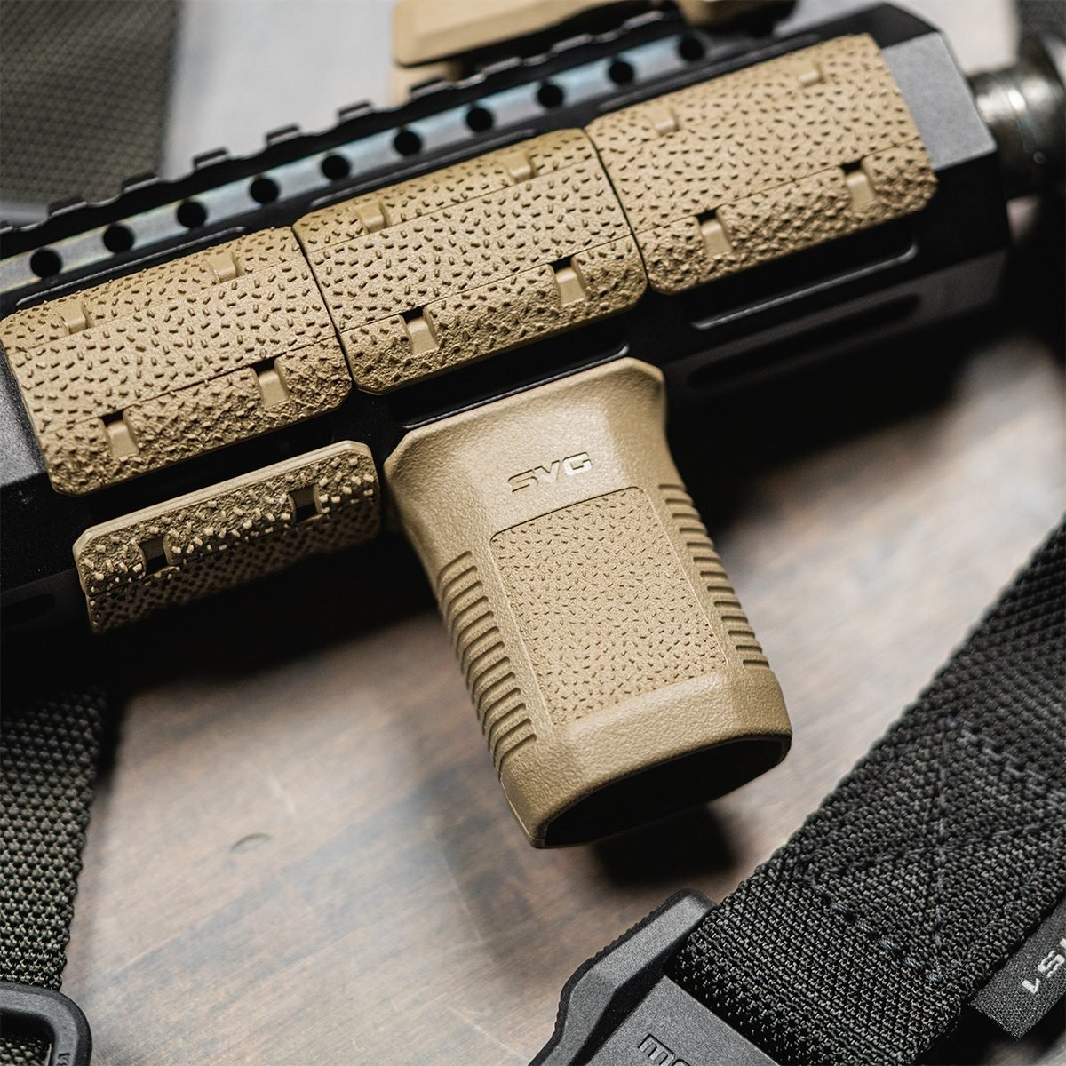 Magpul Industries - M-LOK SVG Short Vertical Grip - FDE